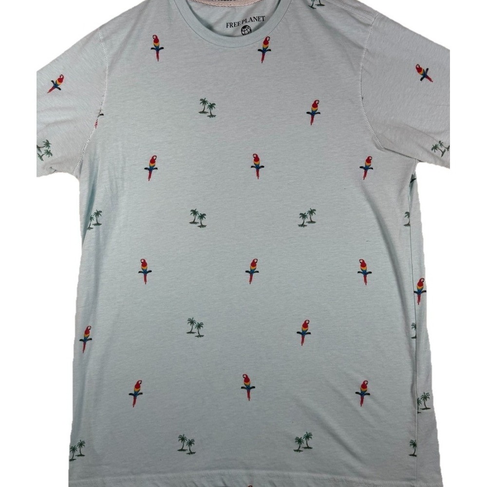 Free Planet Men's Medium T-Shirt Palm Trees And Parrots Light Blue